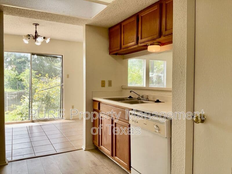 Austin Condo: 12120 Thompkins Dr.