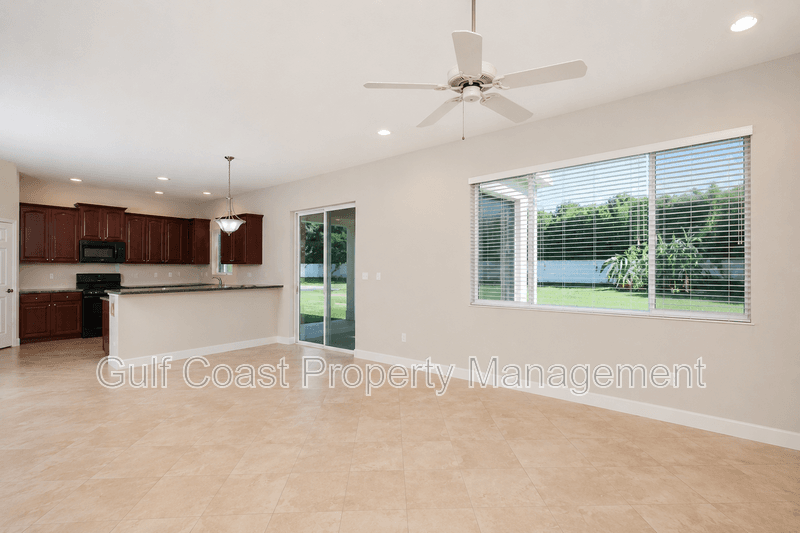 Bradenton House: 6945 74th Street Circle East
