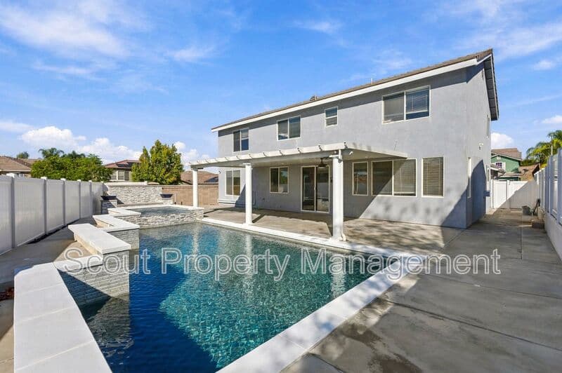 Menifee House: 28629 Maplewood Drive