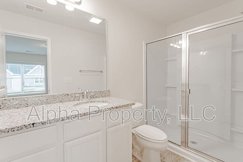 Duncan House: 25 Apricot Ln