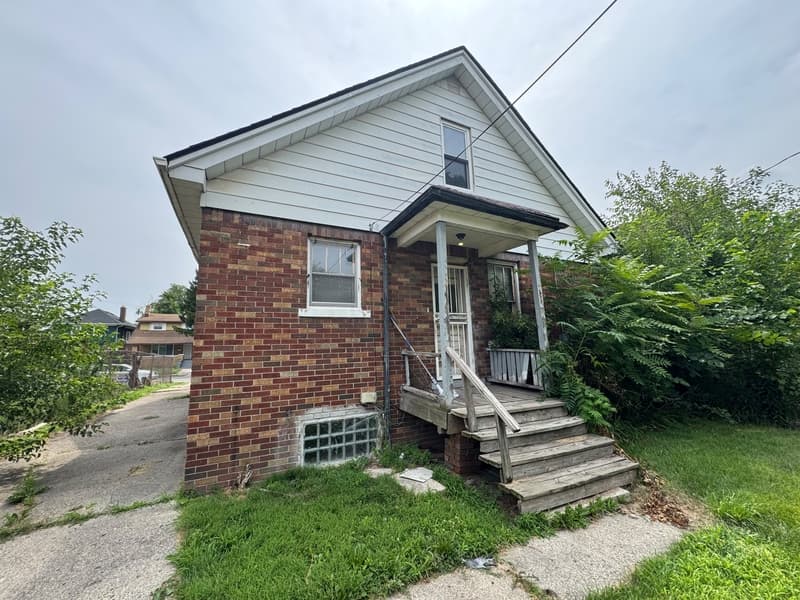 Detroit House: 11125 Cloverlawn Avenue