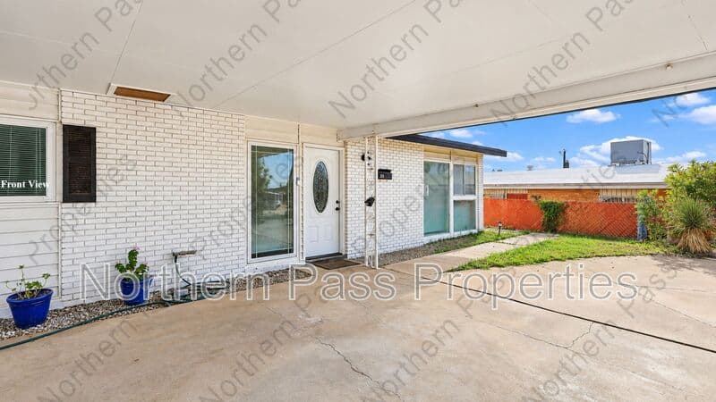 El Paso House: 208 Carnival