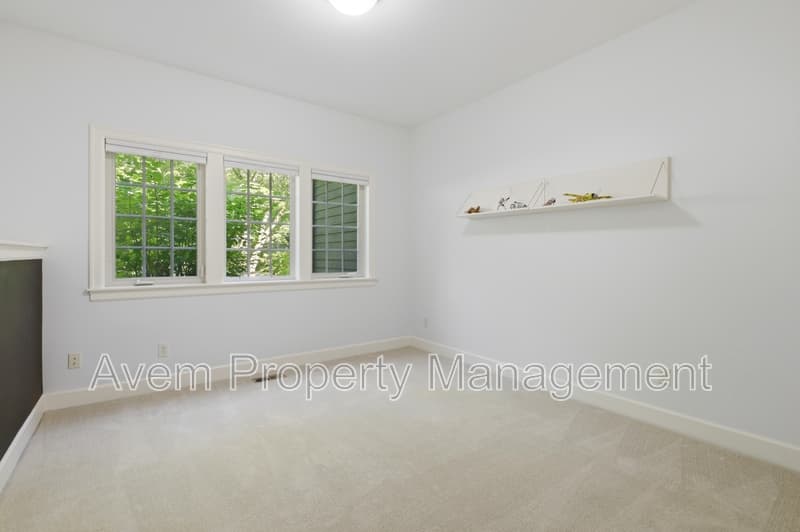 Portland House: 227 NW Seblar Drive