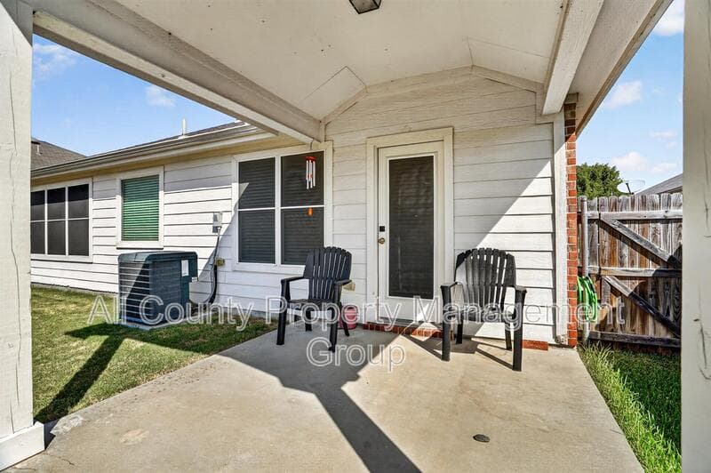 Fort Worth House: 6241 Trinity Creek