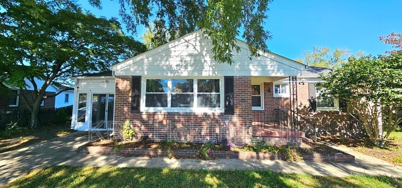 Hampton House: 4 Rhonda Circle