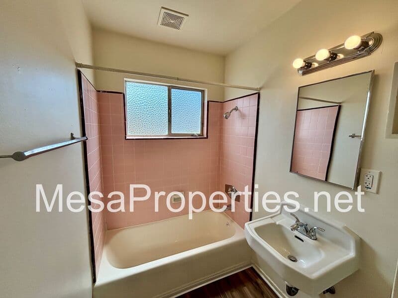 Upland House: 316 W Arrow Hwy