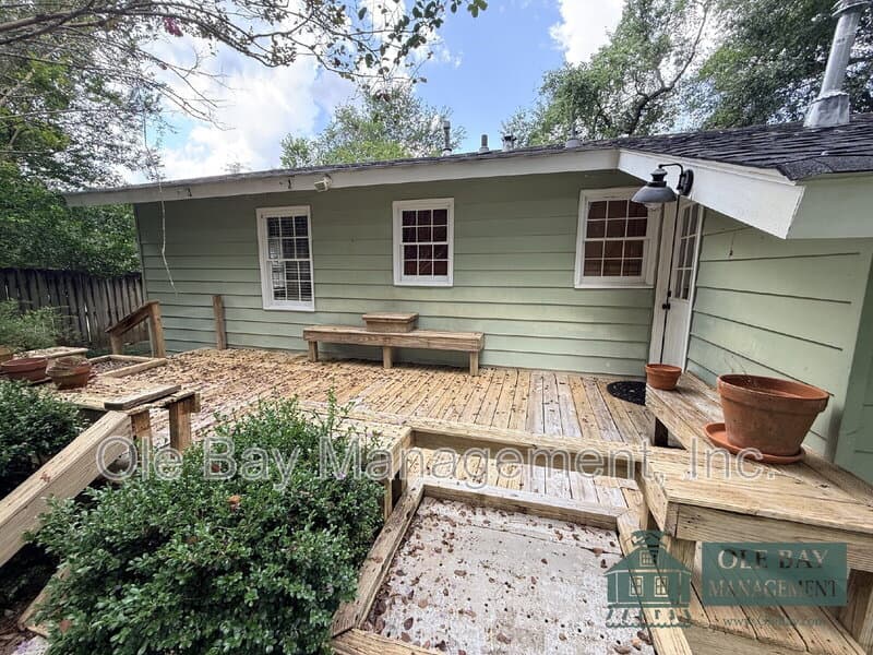 Mobile House: 108 Hilltop Dr E