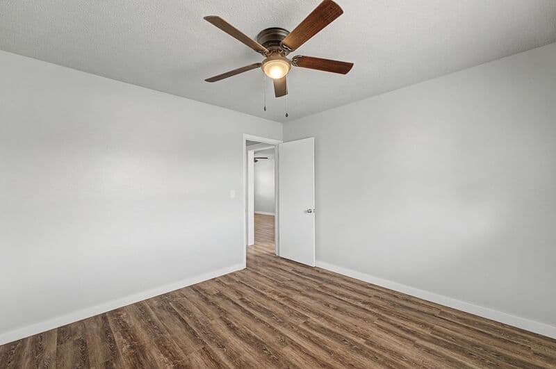 Rogers Condo: 1305 W New Hope Rd
