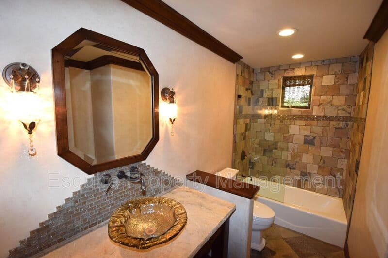 LAKE SHERWOOD House: 1674 BUSHGROVE CT