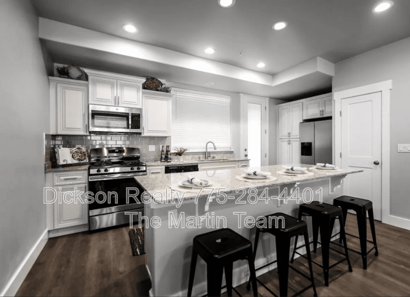 Reno House: 720 Bluffs Court