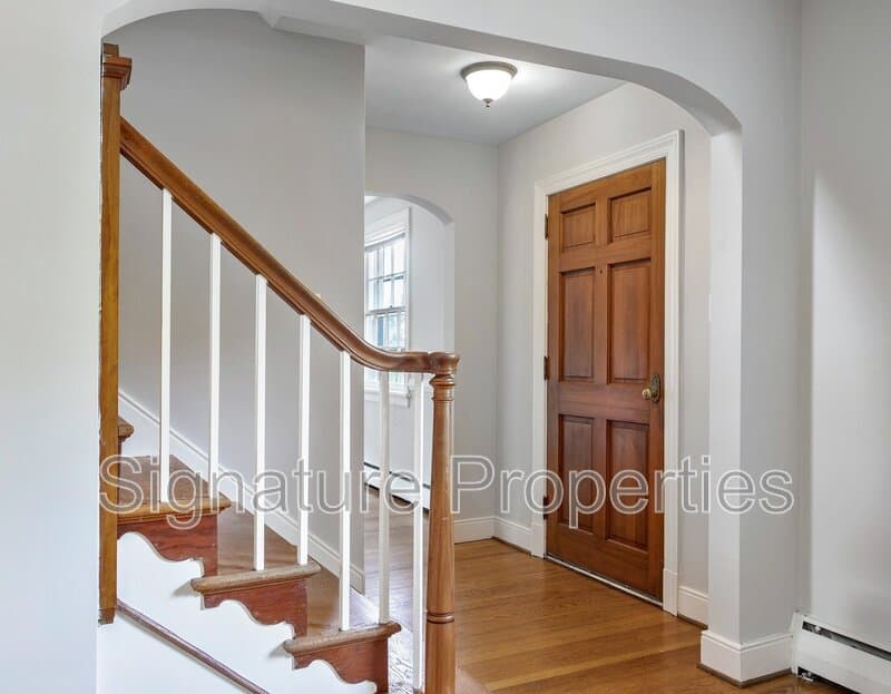Richmond House: 6731 Forest Hill Ave