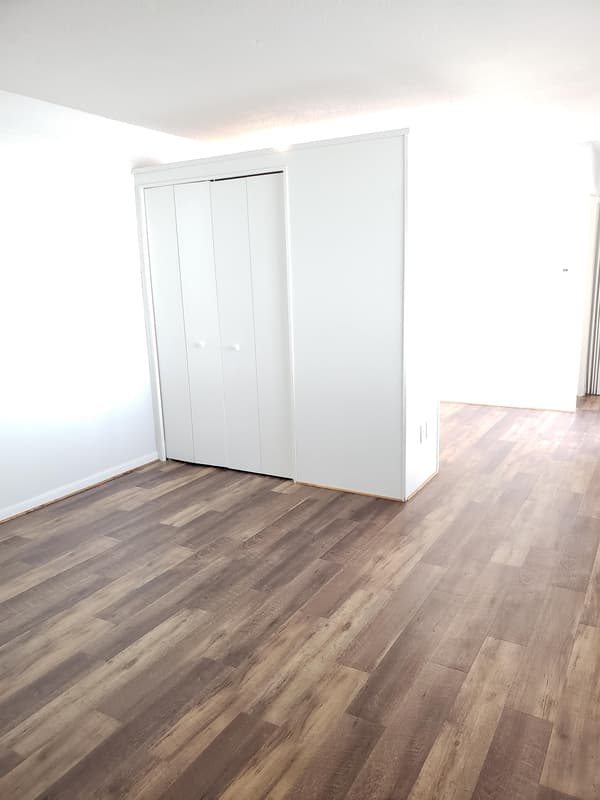 Pella Condo: 1010 Washington Street - 205