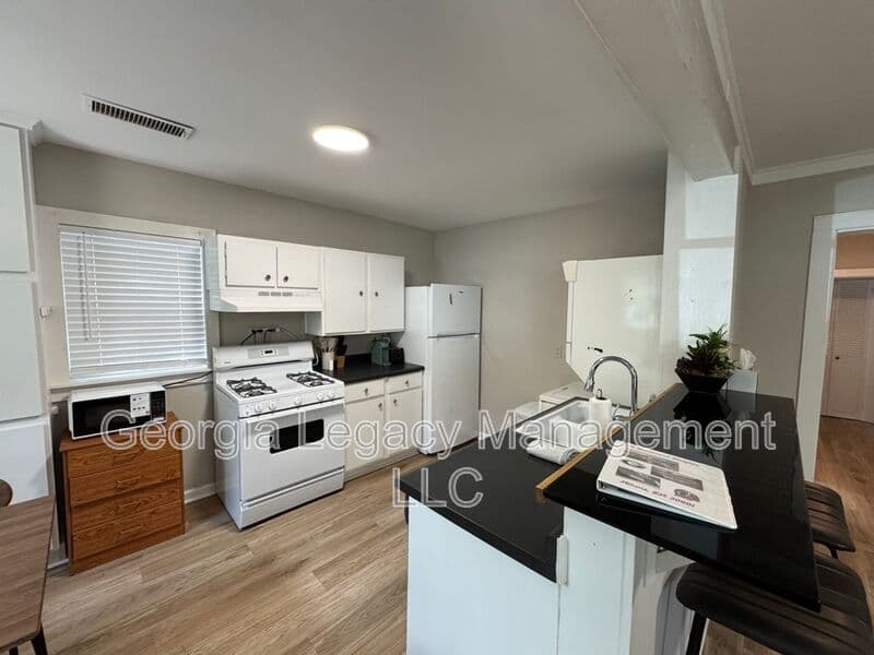 Athens House: 275 Boulevard Heights