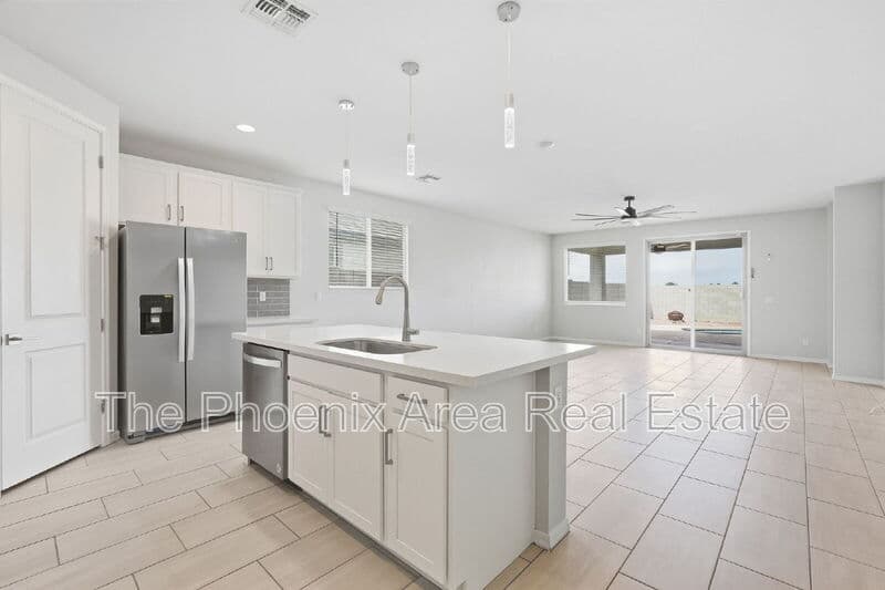 Maricopa House: 35786 W Santa Monica Ave