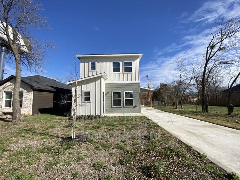 Fort Worth House: 1309 Arizona Ave