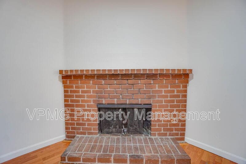 Vancouver Condo: 605 SE 121st Ave