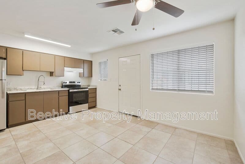 Phoenix House: 1634 E Monroe St