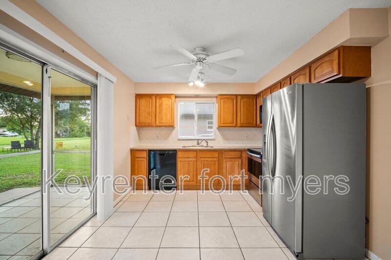 Cape Coral House: 4406 Santa Barbara Blvd