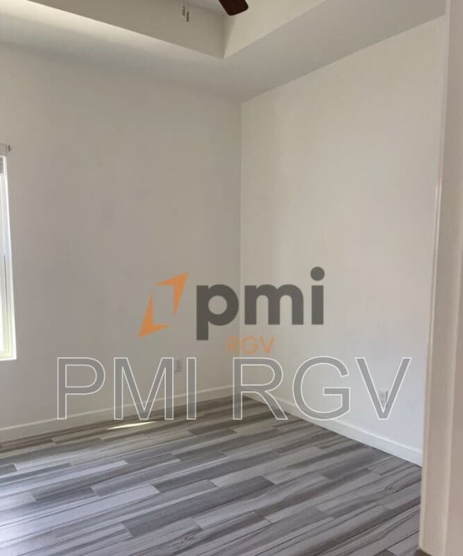 Pharr Condo: 808 W Carmel Ave