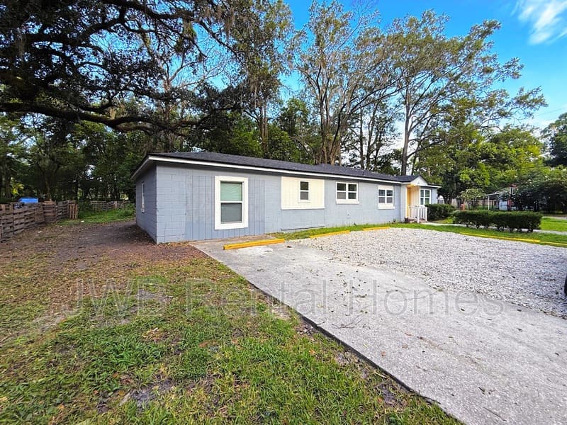 Jacksonville House: 960 Garfield St