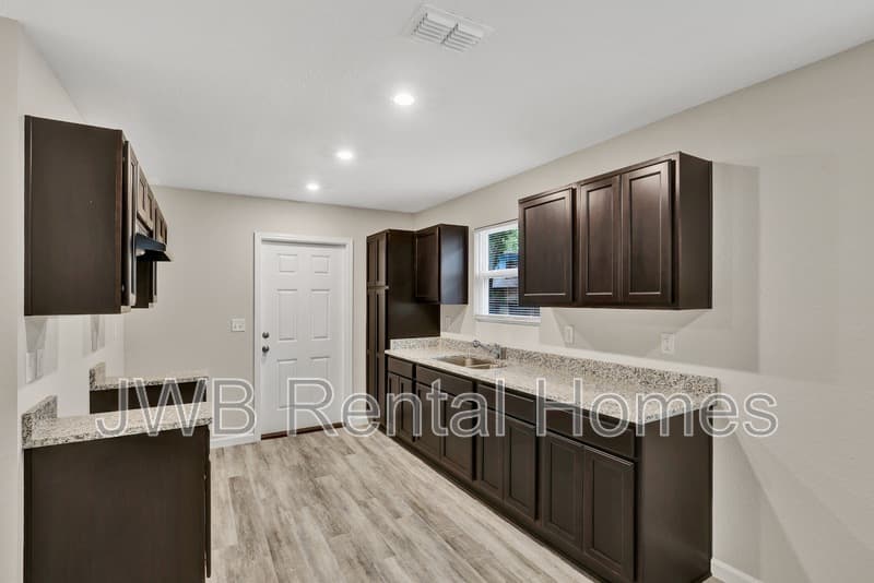 Jacksonville House: 325 Woodlawn Ave