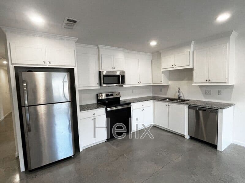 Pearl House: 246 Skylane Dr.