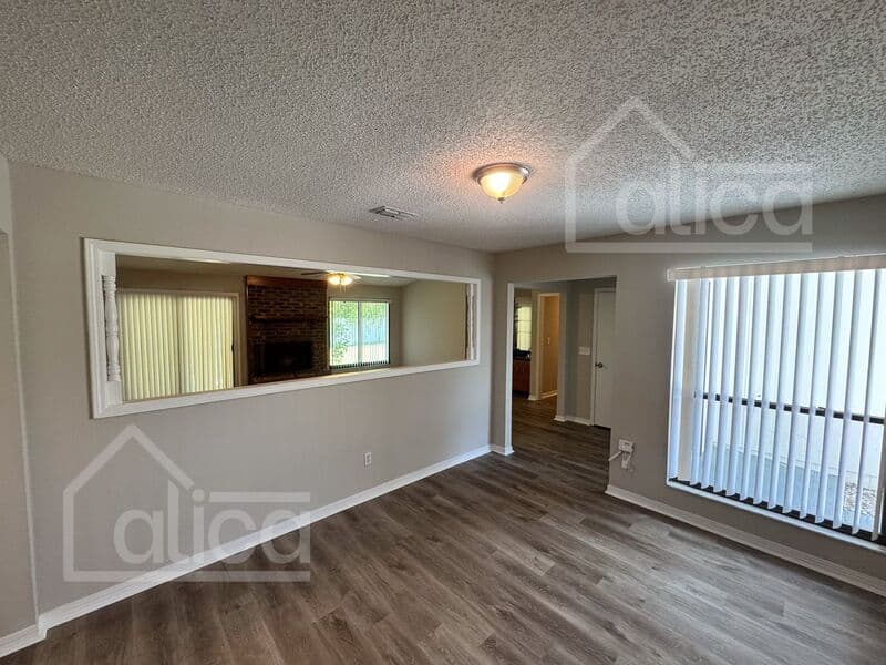 Orange Park House: 1959 Sussex Dr N