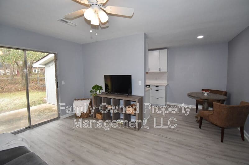 Summerville House: 113 Susan Drive