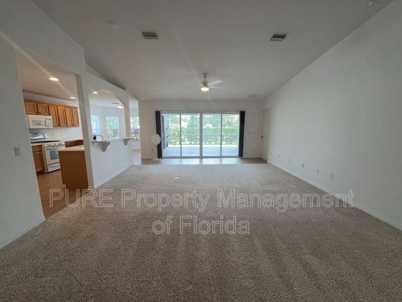 Ocala House: 15939 SW 14th Avenue Rd