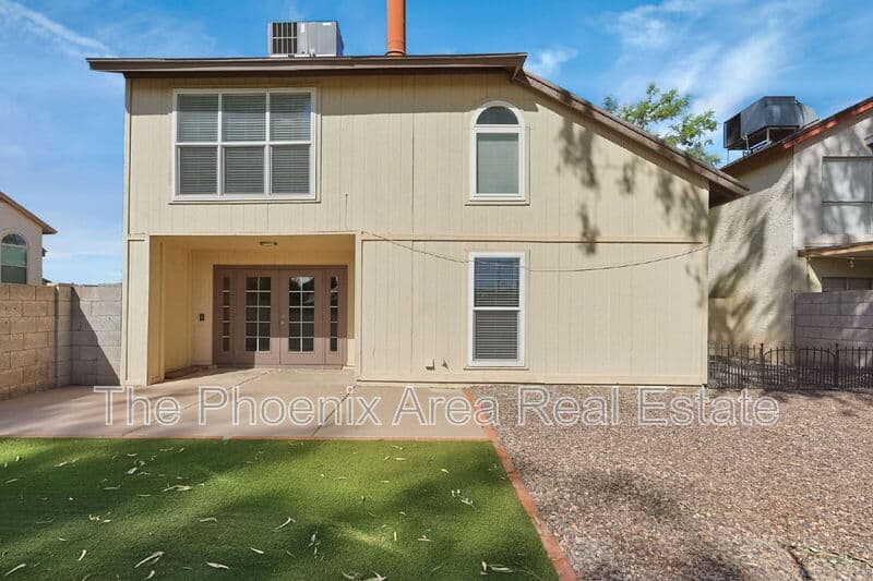 Chandler House: 1115 W Estrella Dr