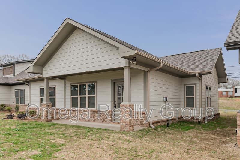 Morris House: 8608 Old Highway 31