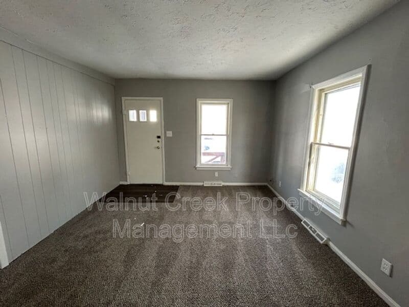 Lorain House: 939 W 22nd Street
