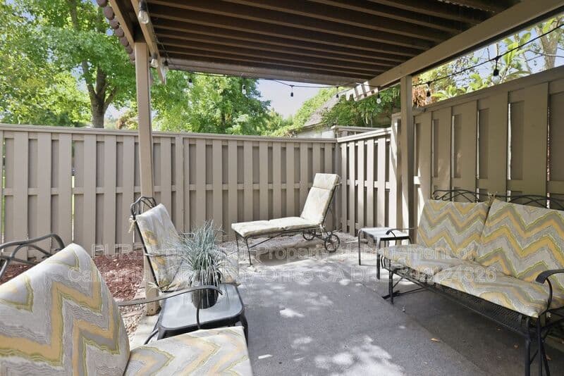 Santa Rosa Condo: 1951 Knolls Drive