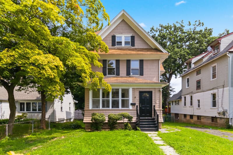 Montclair House: 99 Lincoln Street