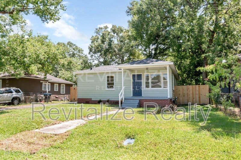 Chickasaw House: 253 10th Ave
