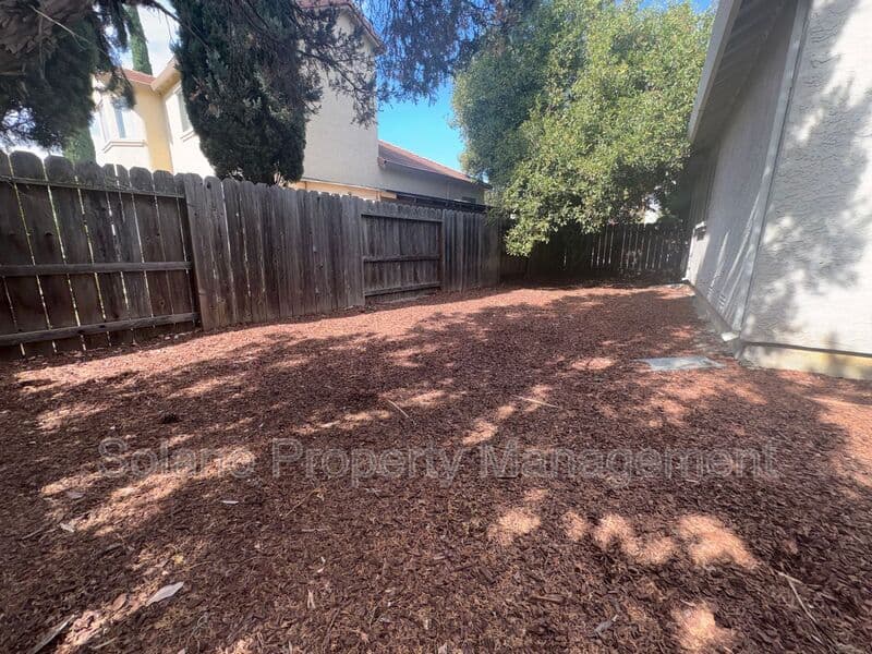 Fairfield House: 3426 Glen Ellen Dr
