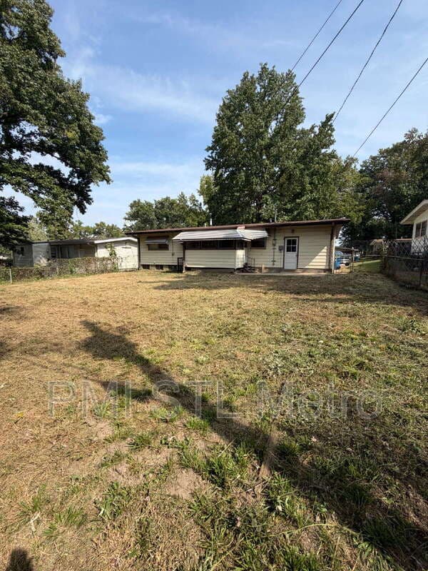 St. Louis House: 9319 Clarion Dr