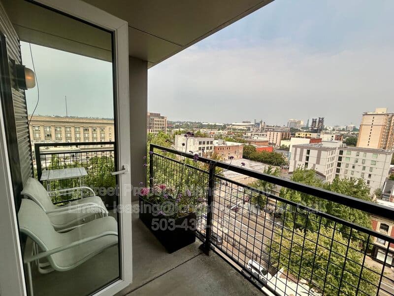Portland Condo: 300 NW 8th Ave