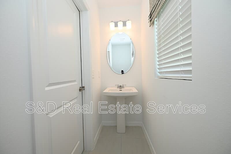 Haines City House: 152 Brinsmead Rd
