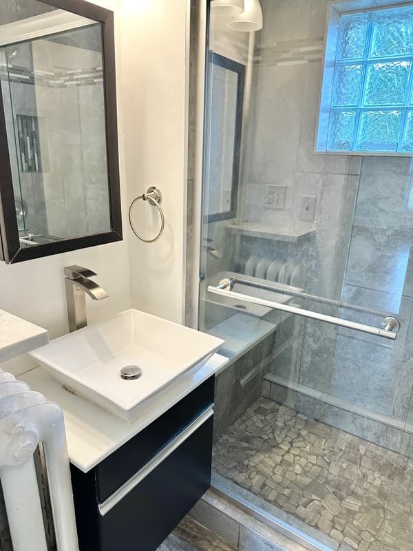 Elgin Condo: 404 Mountain St
