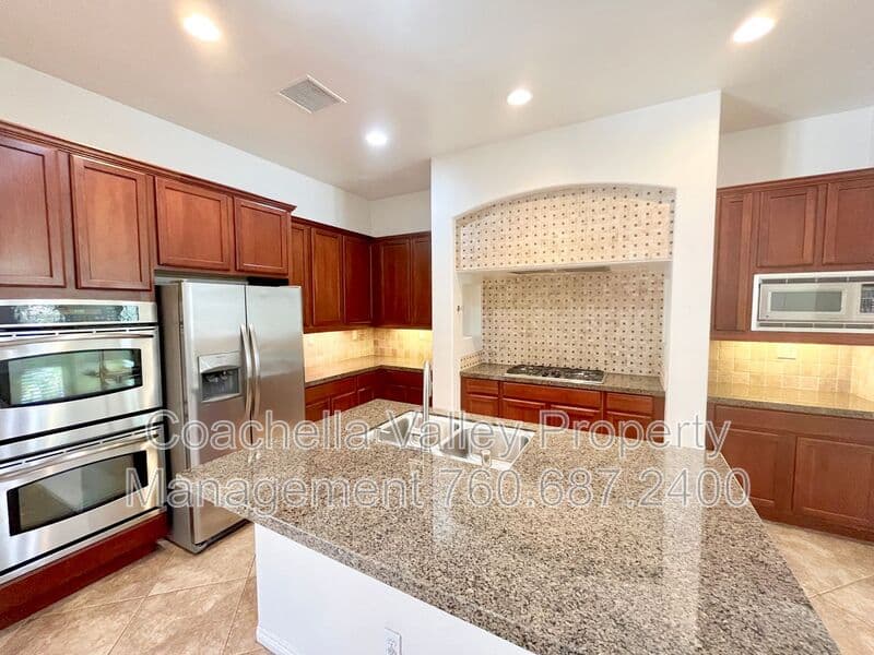 Cathedral City House: 511 Via Assisi