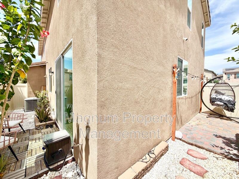 Lake Elsinore House: 970 Helena Ridge