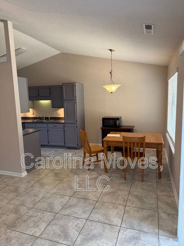 Simpsonville House: 124 W. Long Creek Ct.