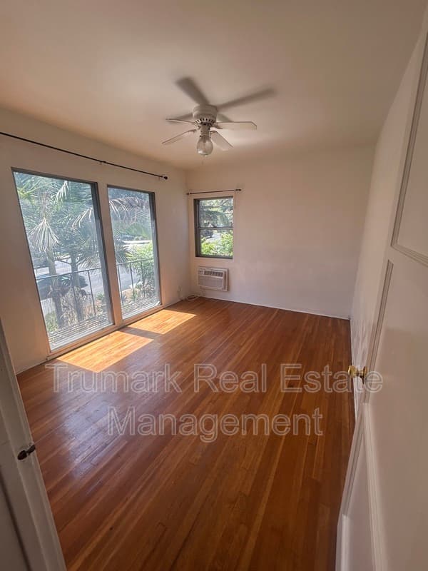 Los Feliz Condo: 3731 Los Feliz Blvd