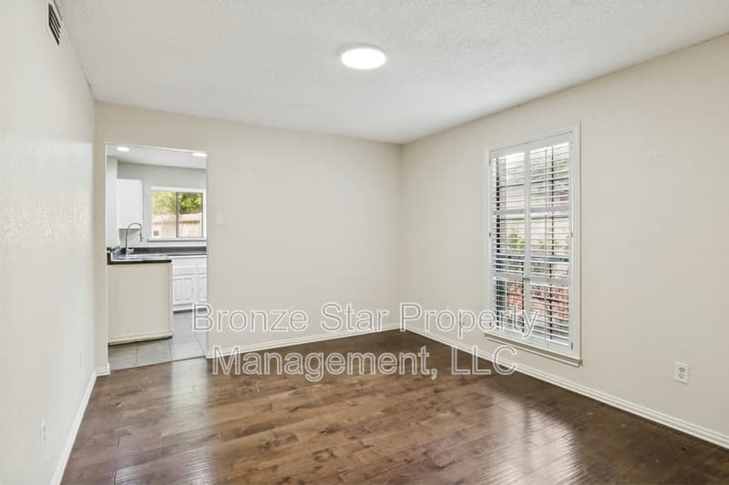 Dallas House: 4710 Fallon Place