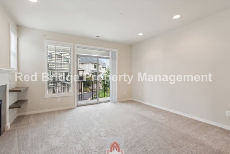 Wilsonville Townhome: 28520 SW Paris Ave