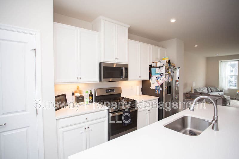 Pennsauken Townhome: 52 Hamilton Ct