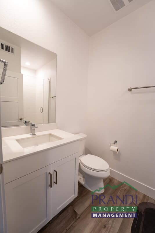 Novato Condo: 906 Rockview Rd