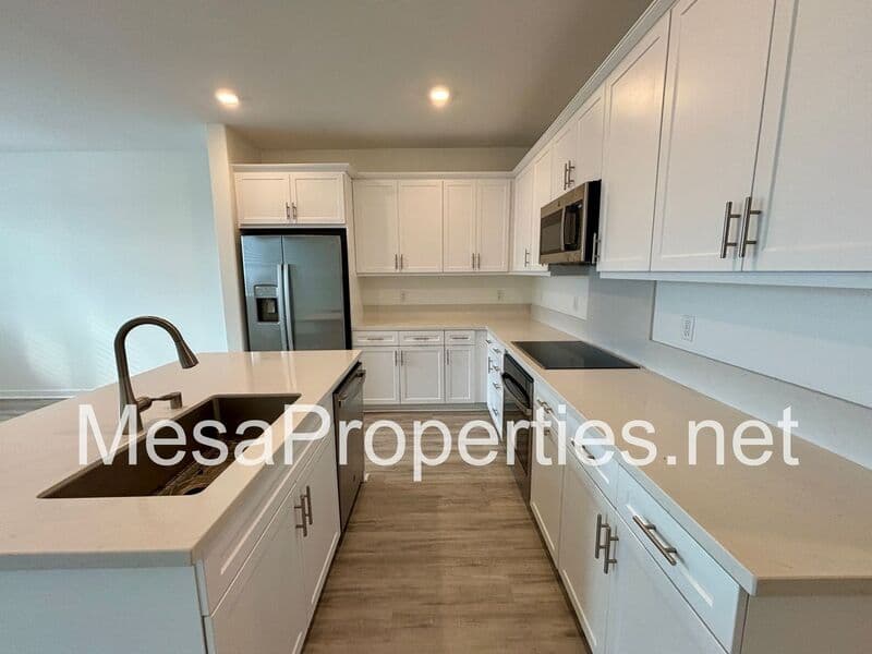 Ontario Condo: 2706 E Bottas Privado
