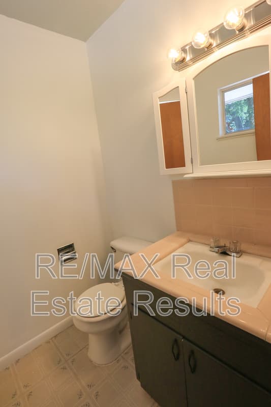 Springdale House: 1402 Lawrence Ave